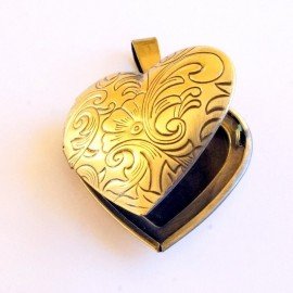 Brass pendant "Heart"