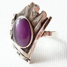Ring with Purple Cat's Eye Ž054