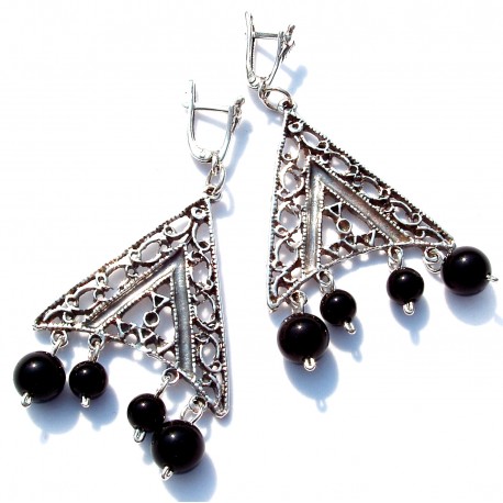 Earrings with Onyx balls A242