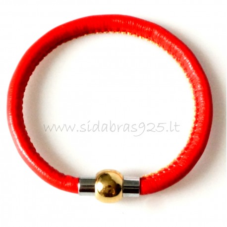 Bracelet with magnet
