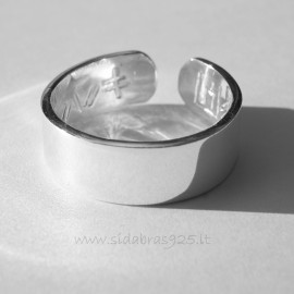 Ring with engraved marks for all sizes